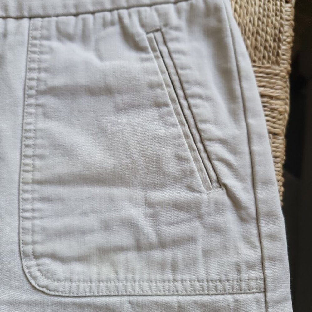 Banana Republic Light Khaki Shorts - Picture 2 of 6